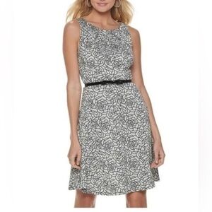 NWT Elle Dress embroidered Roses Flowers Floral  medium New